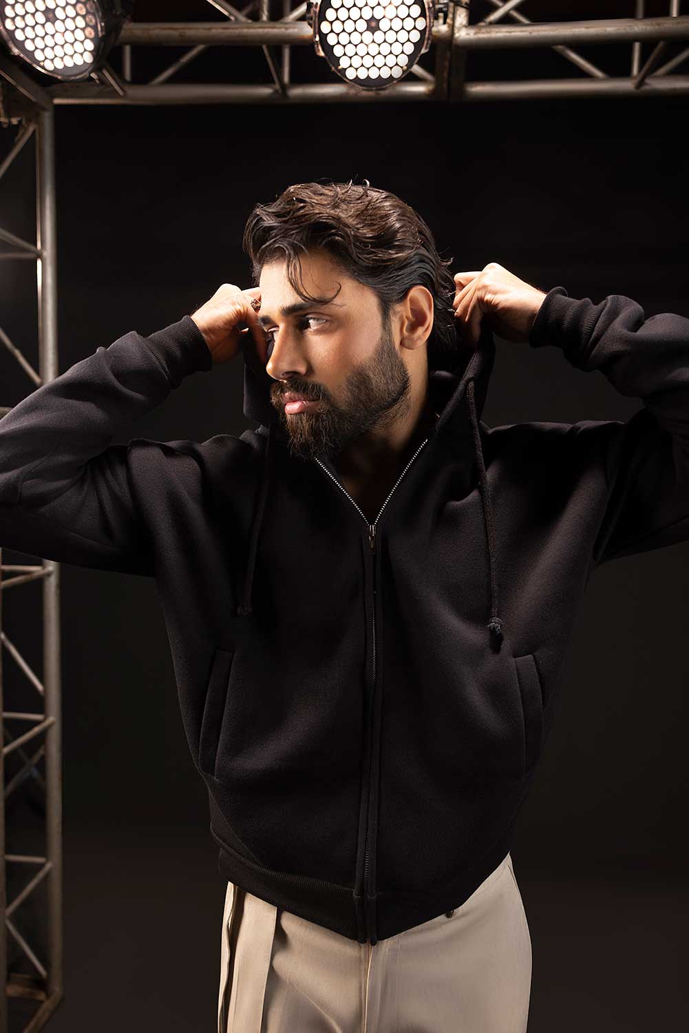 Black Cropped Pronounced Shoulder Hoodie - Image 4